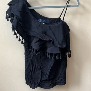 Super cute one shoulder fringe top-mint condition